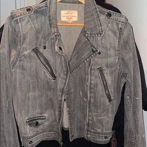 Amazing Grey Levi Jean jacket, the perfect jean jacket for any outfit.